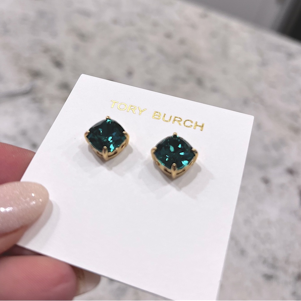 💚💚Brand New Tory TB Emerald Crystal stud earrings